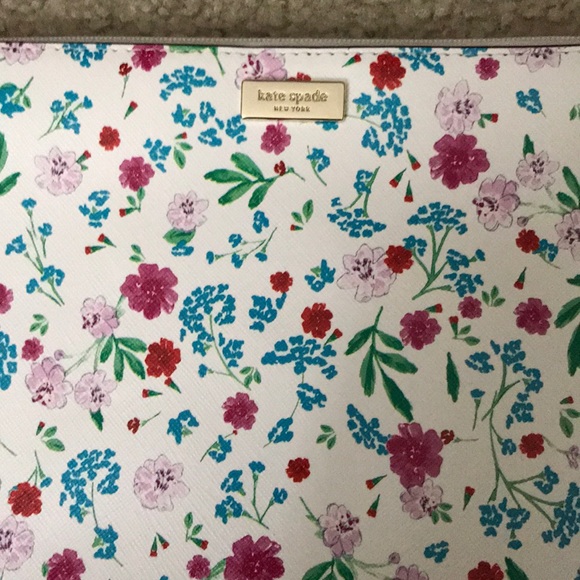 NWT Kate Spade Pouch Floral - Picture 2 of 5